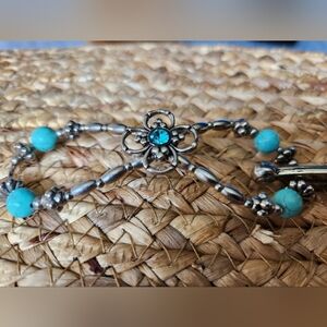 Lillarose hair flexi clip, size large. Blue and silver.